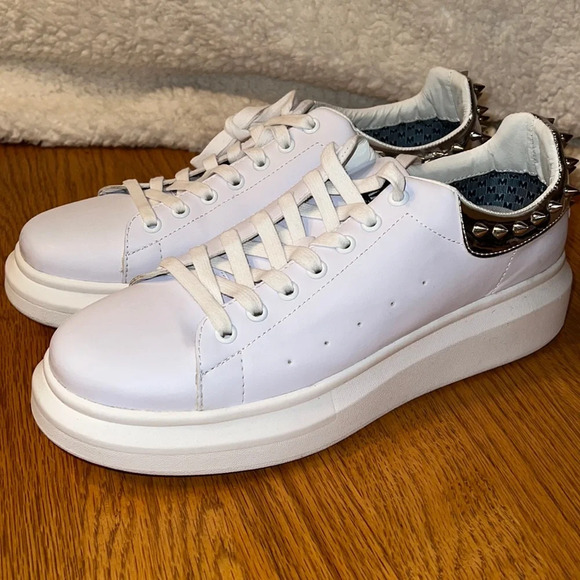 Steve Madden Other - Steve Madden frosted 2 men’s Shoe size‎ 8.5